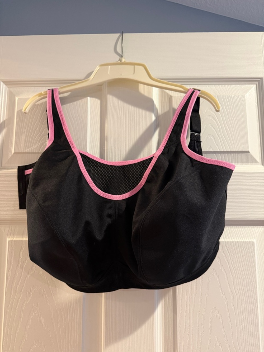 Glamorise Black Sports Bra with Pink Trim-Fits small and is adjustable
